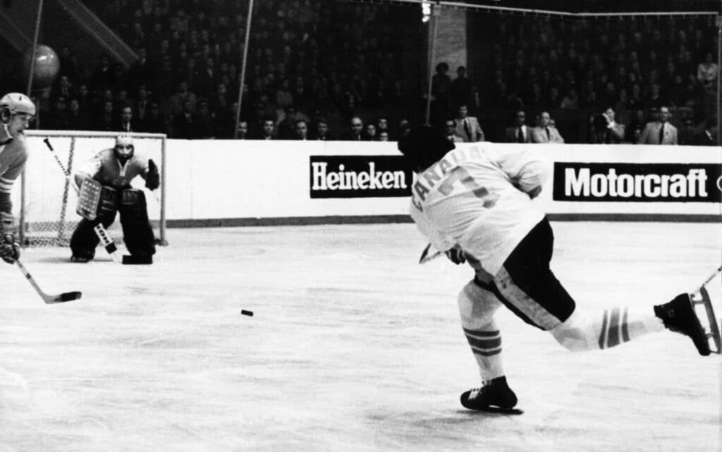 Näkökulma: Täyttyykö NHL-kaukalo verestä? – kypäräkin oli joskus liikaa